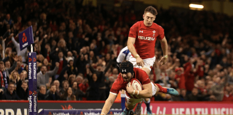 Leigh Halfpenny diving for the try line to score against Scotland in Six Nations 2018